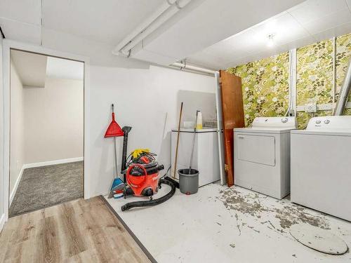 2618 23 Avenue South, Lethbridge, AB - Indoor Photo Showing Laundry Room