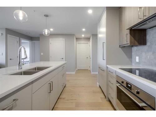 429-102 Scenic Drive North, Lethbridge, AB - Indoor Photo Showing Kitchen With Double Sink With Upgraded Kitchen