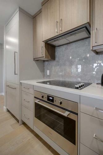 429-102 Scenic Drive North, Lethbridge, AB - Indoor Photo Showing Kitchen With Upgraded Kitchen