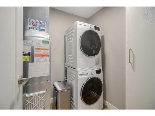 429-102 Scenic Drive North, Lethbridge, AB - Indoor Photo Showing Laundry Room