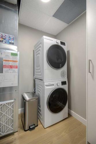 429-102 Scenic Drive North, Lethbridge, AB - Indoor Photo Showing Laundry Room