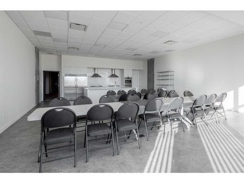 429-102 Scenic Drive North, Lethbridge, AB - Indoor Photo Showing Dining Room