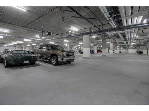 429-102 Scenic Drive North, Lethbridge, AB - Indoor Photo Showing Garage