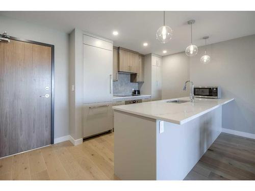 429-102 Scenic Drive North, Lethbridge, AB - Indoor Photo Showing Kitchen With Upgraded Kitchen