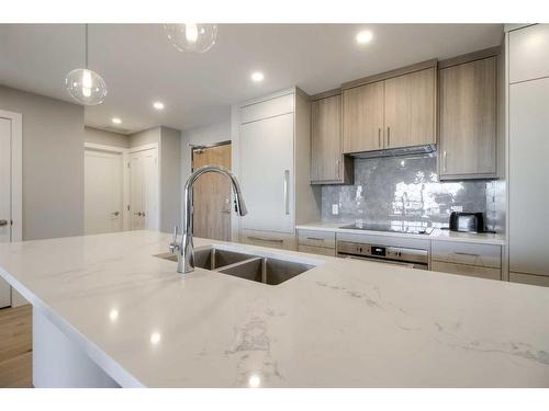 429-102 Scenic Drive North, Lethbridge, AB - Indoor Photo Showing Kitchen With Double Sink With Upgraded Kitchen