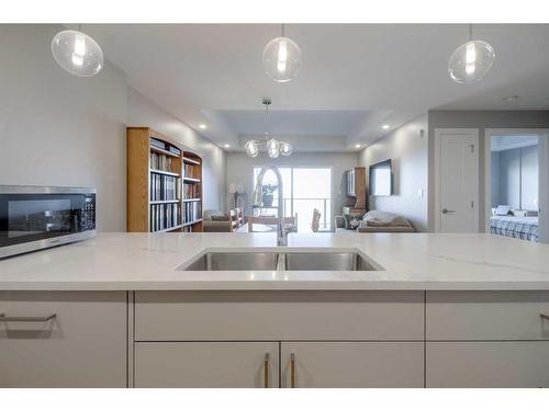 429-102 Scenic Drive North, Lethbridge, AB - Indoor Photo Showing Kitchen With Double Sink