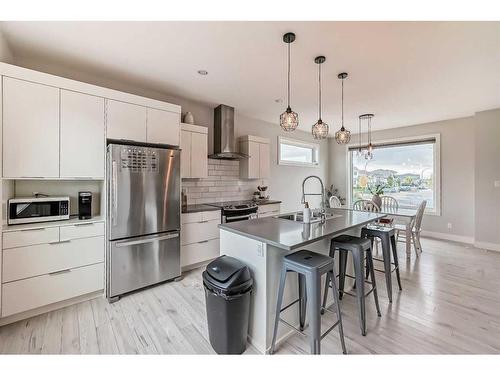 23 Country Meadows Boulevard West, Lethbridge, AB - Indoor Photo Showing Kitchen With Upgraded Kitchen