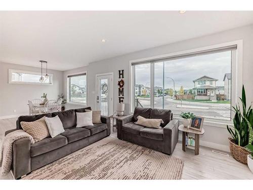 23 Country Meadows Boulevard West, Lethbridge, AB - Indoor Photo Showing Living Room