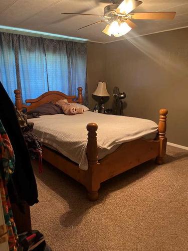 120 6 Avenue Ne, Milk River, AB - Indoor Photo Showing Bedroom