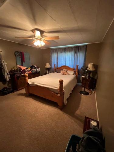 120 6 Avenue Ne, Milk River, AB - Indoor Photo Showing Bedroom