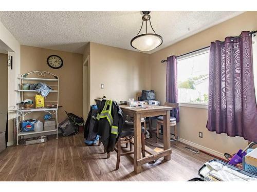 428 12 Street North, Lethbridge, AB - Indoor