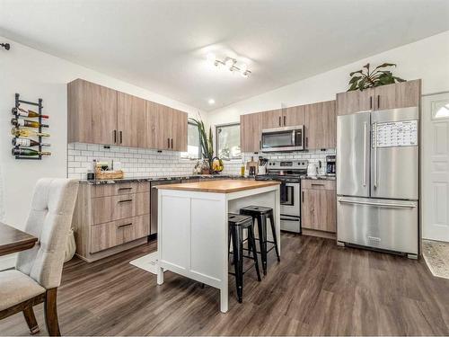 5210 51 Street, Taber, AB - Indoor Photo Showing Kitchen With Upgraded Kitchen