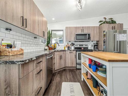 5210 51 Street, Taber, AB - Indoor Photo Showing Kitchen With Upgraded Kitchen