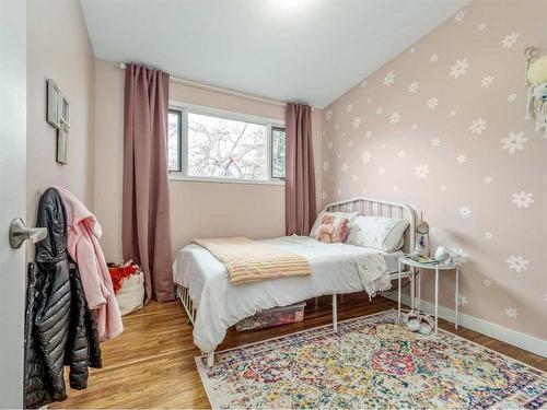 5210 51 Street, Taber, AB - Indoor Photo Showing Bedroom