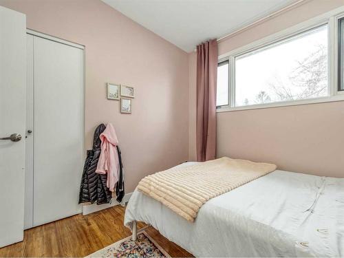 5210 51 Street, Taber, AB - Indoor Photo Showing Bedroom