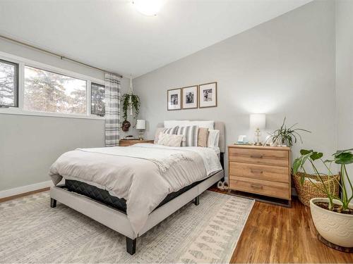 5210 51 Street, Taber, AB - Indoor Photo Showing Bedroom