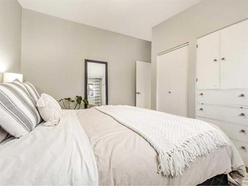 5210 51 Street, Taber, AB - Indoor Photo Showing Bedroom