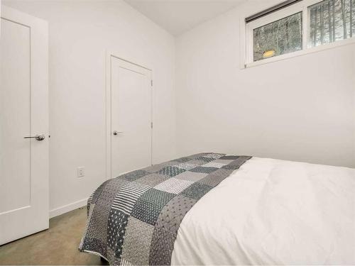 214 Southmore Place, Blairmore, AB - Indoor Photo Showing Bedroom