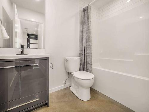 214 Southmore Place, Blairmore, AB - Indoor Photo Showing Bathroom