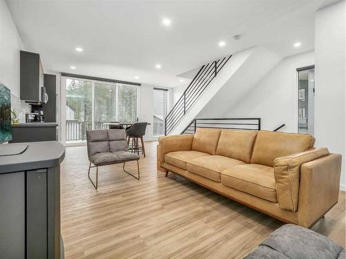 214 Southmore Place, Blairmore, AB - Indoor Photo Showing Living Room