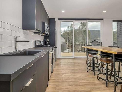 214 Southmore Place, Blairmore, AB - Indoor Photo Showing Kitchen