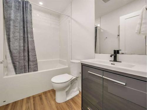 214 Southmore Place, Blairmore, AB - Indoor Photo Showing Bathroom