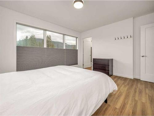 214 Southmore Place, Blairmore, AB - Indoor Photo Showing Bedroom