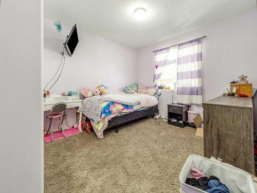 355 Fairmont Boulevard South, Lethbridge, AB - Indoor Photo Showing Bedroom