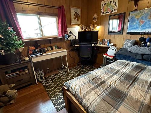 619 5A Avenue, Vauxhall, AB - Indoor Photo Showing Bedroom