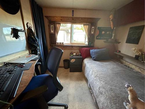 619 5A Avenue, Vauxhall, AB - Indoor Photo Showing Bedroom