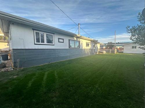 619 5A Avenue, Vauxhall, AB - Outdoor