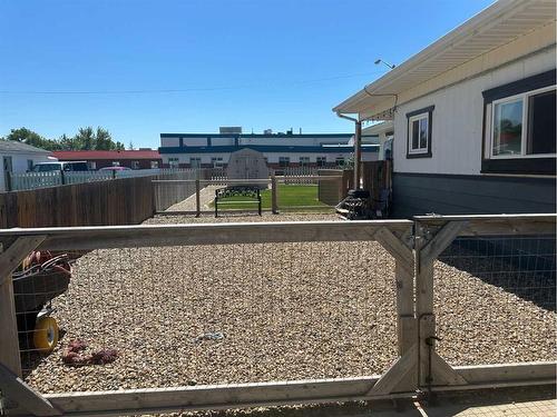 619 5A Avenue, Vauxhall, AB - Outdoor