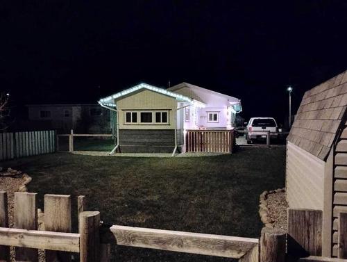 619 5A Avenue, Vauxhall, AB - Outdoor With Deck Patio Veranda