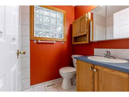 60 White Pelican Way, Lake Newell Resort, AB - Indoor Photo Showing Bathroom