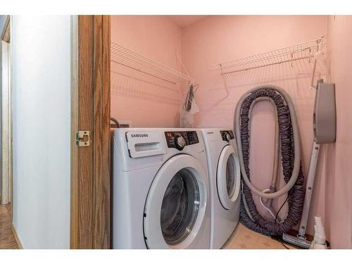 60 White Pelican Way, Lake Newell Resort, AB - Indoor Photo Showing Laundry Room