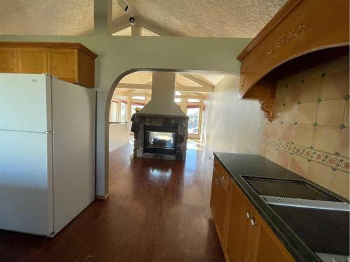 60 White Pelican Way, Lake Newell Resort, AB - Indoor Photo Showing Kitchen