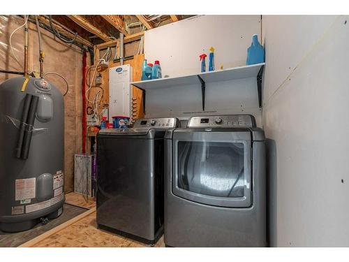 5114 42 Avenue, Taber, AB - Indoor Photo Showing Laundry Room