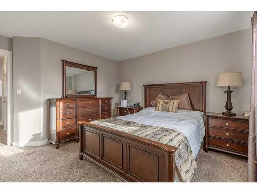 5114 42 Avenue, Taber, AB - Indoor Photo Showing Bedroom