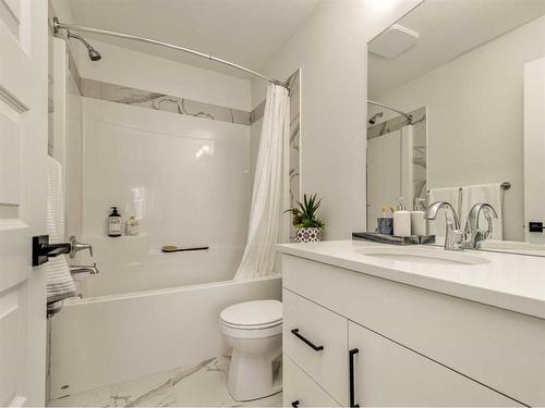 64 Blackwolf Lane North, Lethbridge, AB - Indoor Photo Showing Bathroom