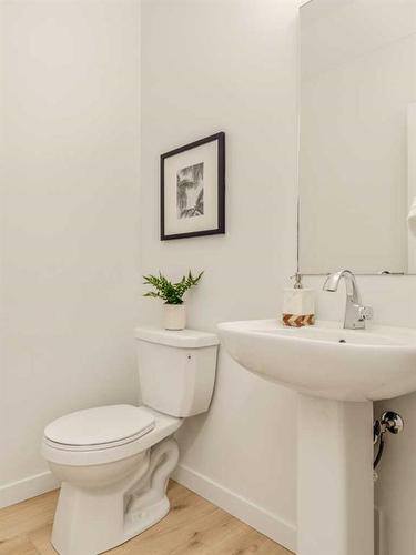 64 Blackwolf Lane North, Lethbridge, AB - Indoor Photo Showing Bathroom