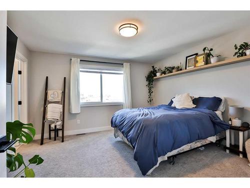 4311 Fairmont Gate South, Lethbridge, AB - Indoor Photo Showing Bedroom