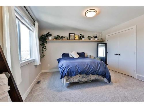 4311 Fairmont Gate South, Lethbridge, AB - Indoor Photo Showing Bedroom