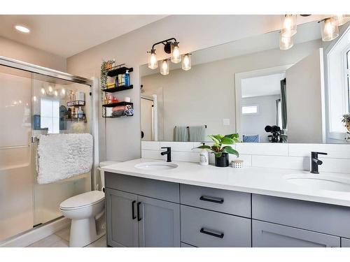 4311 Fairmont Gate South, Lethbridge, AB - Indoor Photo Showing Bathroom