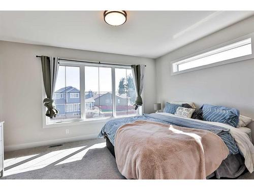 4311 Fairmont Gate South, Lethbridge, AB - Indoor Photo Showing Bedroom