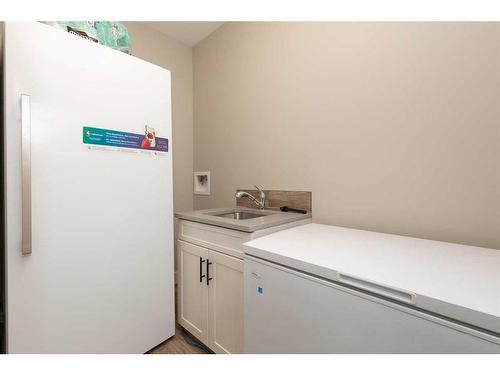 2413 Aspen Drive, Coaldale, AB - Indoor Photo Showing Laundry Room