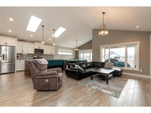 2413 Aspen Drive, Coaldale, AB - Indoor Photo Showing Living Room