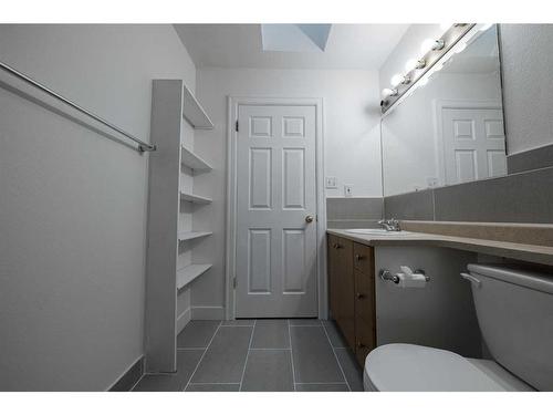 3 Mt Blakiston Place West, Lethbridge, AB - Indoor Photo Showing Bathroom