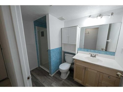 3 Mt Blakiston Place West, Lethbridge, AB - Indoor Photo Showing Bathroom