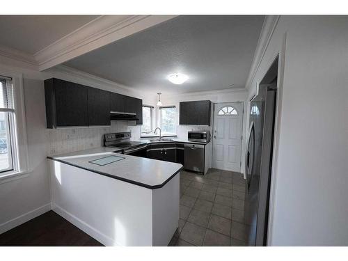 3 Mt Blakiston Place West, Lethbridge, AB - Indoor Photo Showing Kitchen With Double Sink