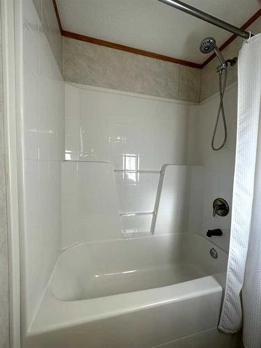 2026 136 Street, Blairmore, AB - Indoor Photo Showing Bathroom